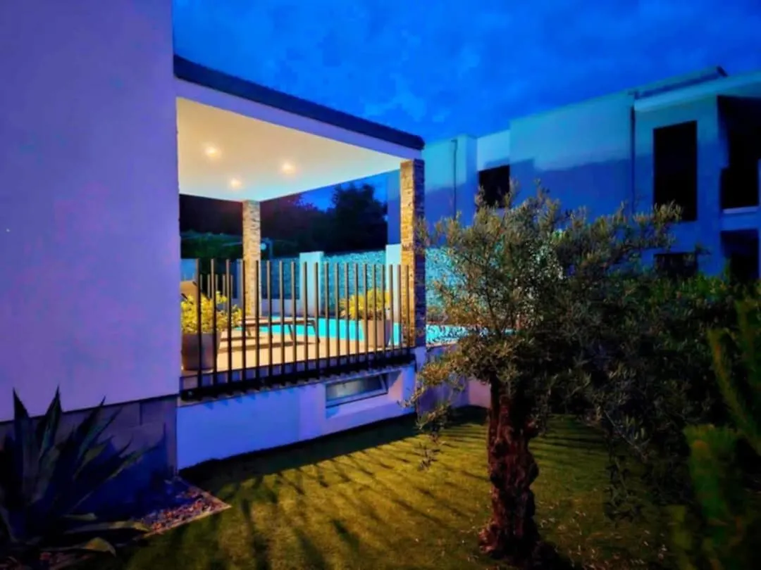 New! Villa With Heated Pool In Umag Babici