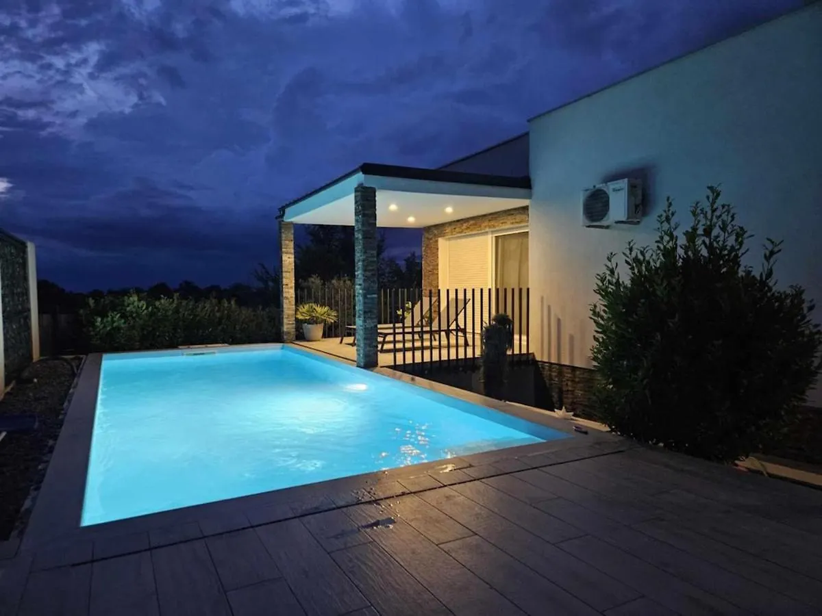 New! Villa With Heated Pool In Umag Babici