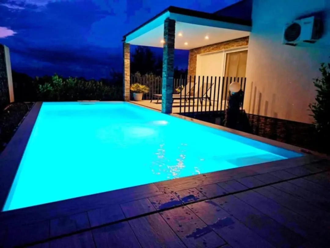 New! Villa With Heated Pool In Umag Babici