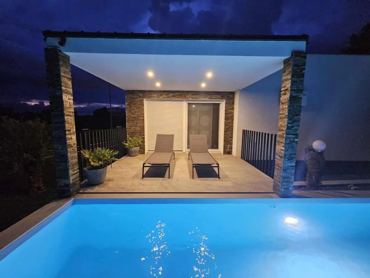 New! Villa With Heated Pool In Umag Babici